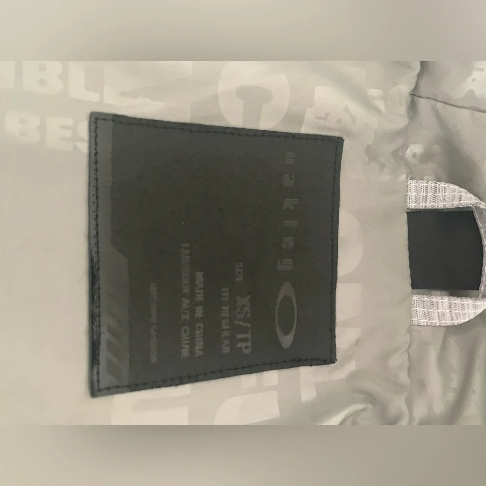 New Vintage Oakley Ski Jacket! Only worn maybe 3 times. - Picture 6 of 14